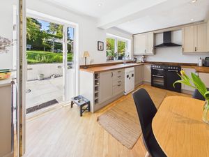 KITCHEN/BREAKFAST ROOM- click for photo gallery